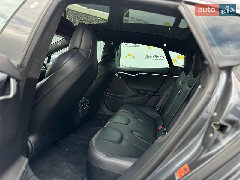 Ліфтбек Tesla Model S 2017 в Луцьку