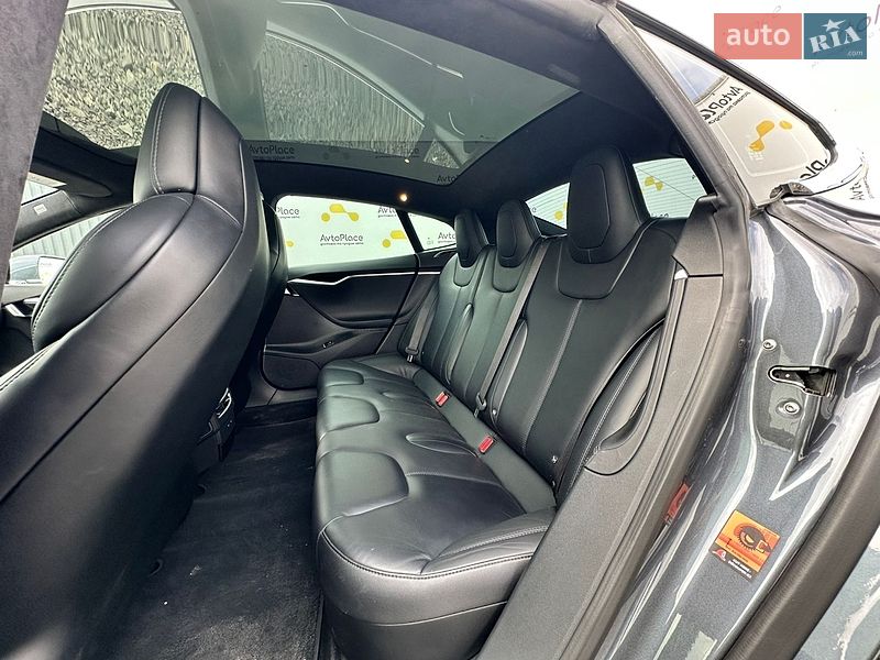 Ліфтбек Tesla Model S 2017 в Луцьку