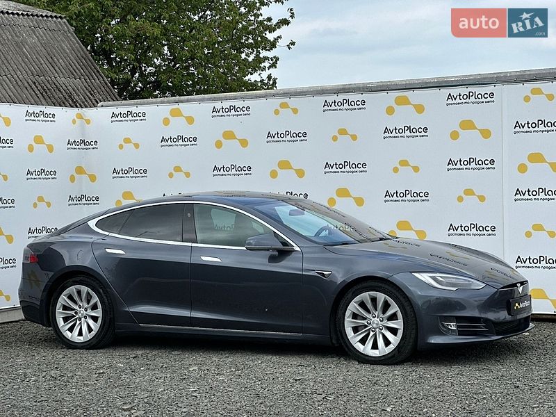Ліфтбек Tesla Model S 2017 в Луцьку