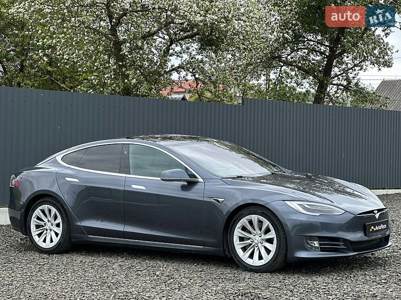 Ліфтбек Tesla Model S 2017 в Луцьку