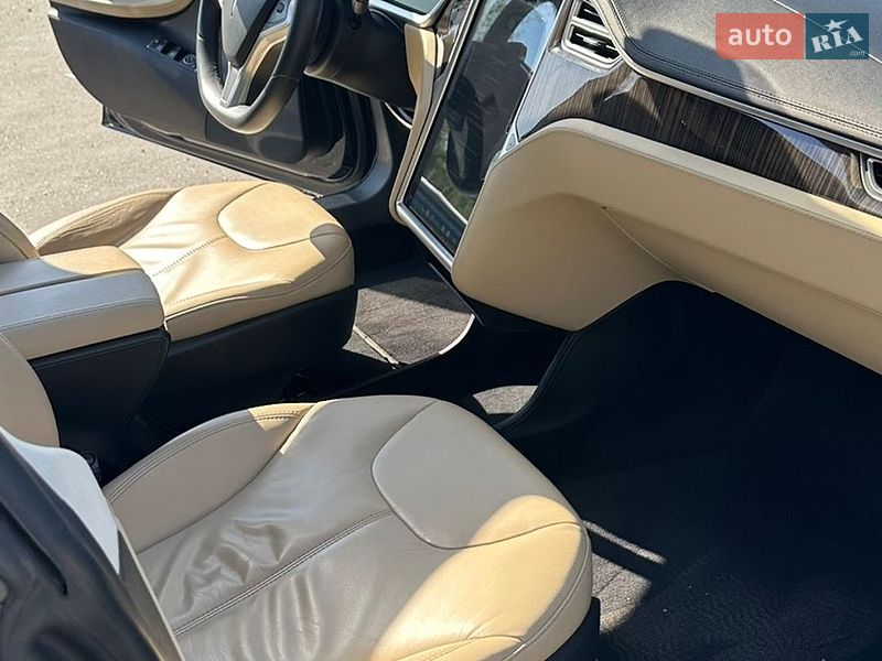 Лифтбек Tesla Model S 2013 в Броварах фото 35 Лифтбек Tesla Model S 2013 в Броварах