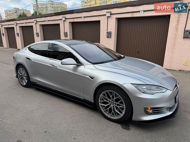 Лифтбек Tesla Model S 2014 в Софиевской Борщаговке