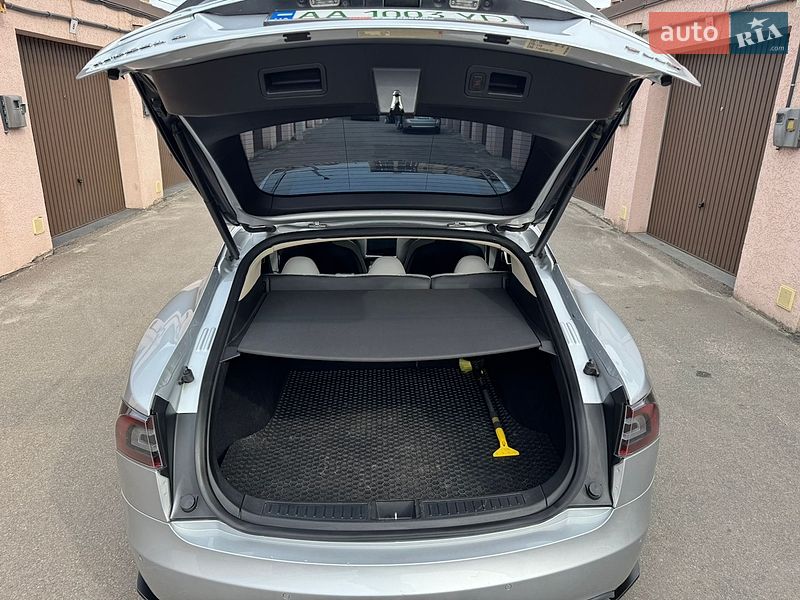 Лифтбек Tesla Model S 2014 в Софиевской Борщаговке