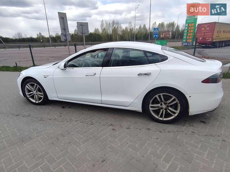 Лифтбек Tesla Model S 2014 в Житомире