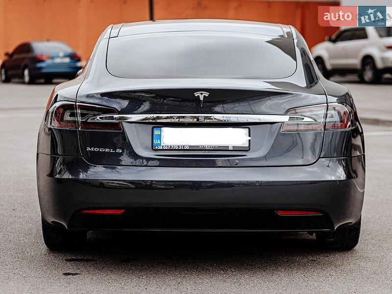Лифтбек Tesla Model S 2017 в Днепре фото 4 Лифтбек Tesla Model S 2017 в Днепре