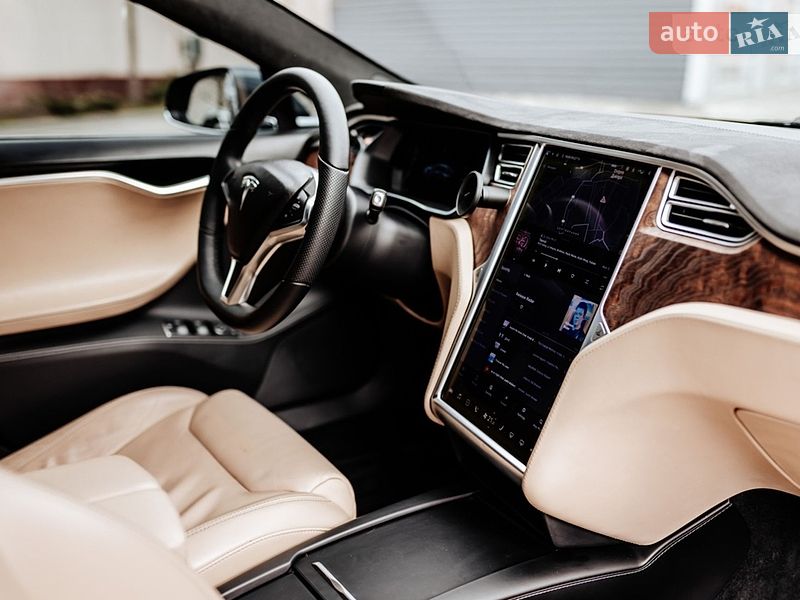Лифтбек Tesla Model S 2017 в Днепре фото 21 Лифтбек Tesla Model S 2017 в Днепре
