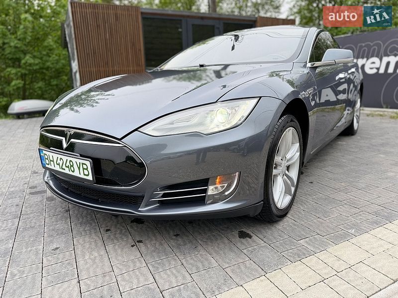 Лифтбек Tesla Model S 2013 в Ивано-Франковске