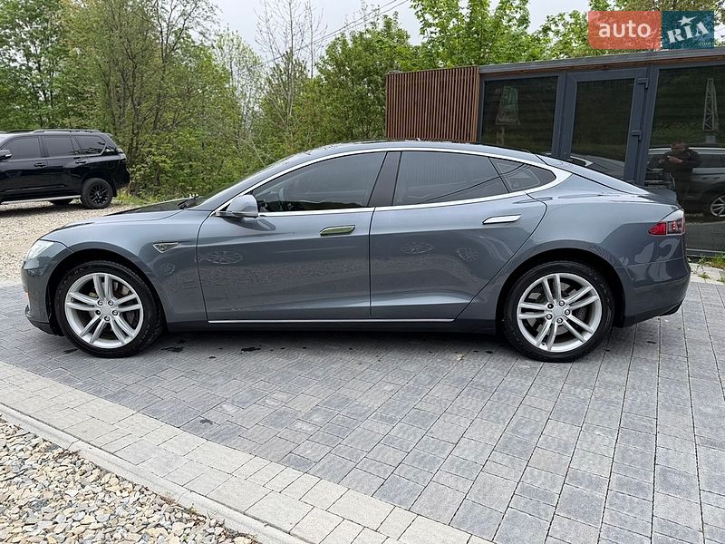 Лифтбек Tesla Model S 2013 в Ивано-Франковске