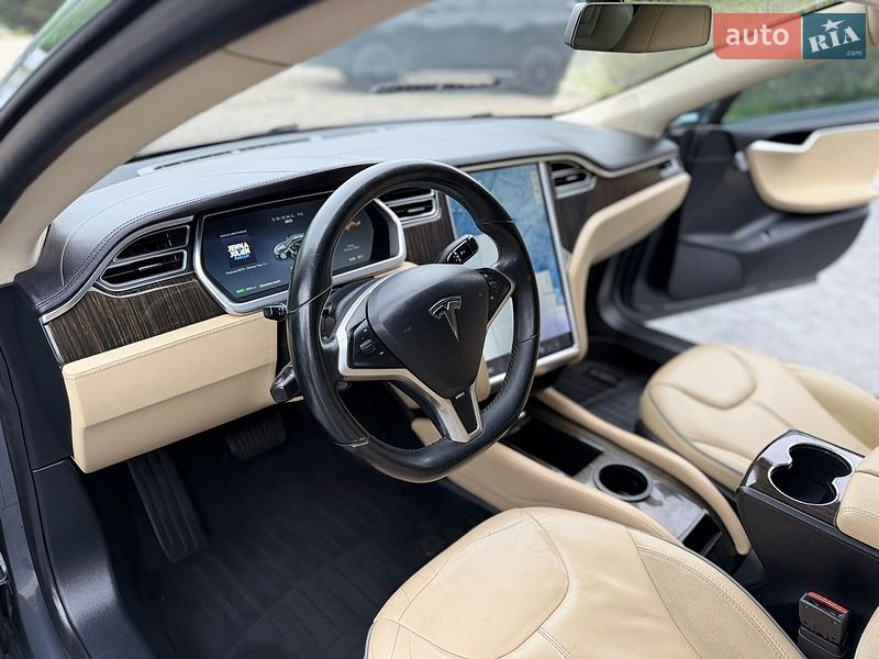 Лифтбек Tesla Model S 2013 в Ивано-Франковске