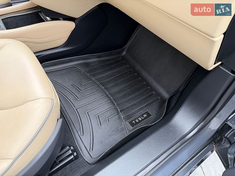 Лифтбек Tesla Model S 2013 в Ивано-Франковске