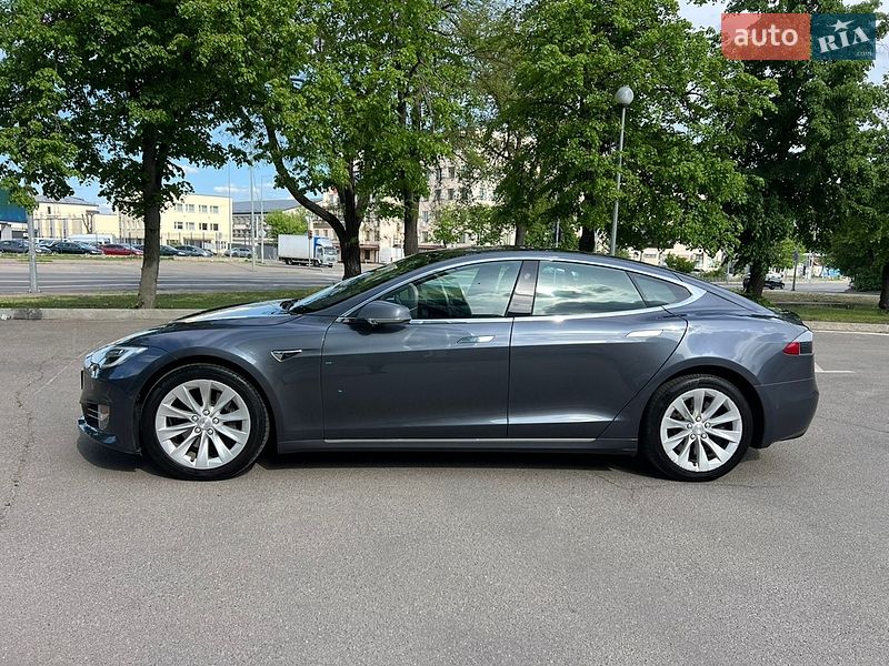 Лифтбек Tesla Model S 2018 в Киеве