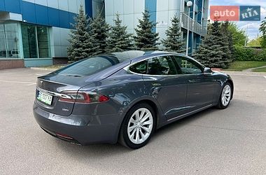 Лифтбек Tesla Model S 2018 в Киеве