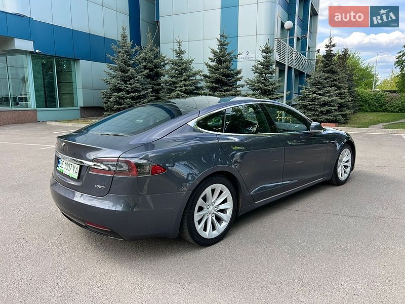 Лифтбек Tesla Model S 2018 в Киеве