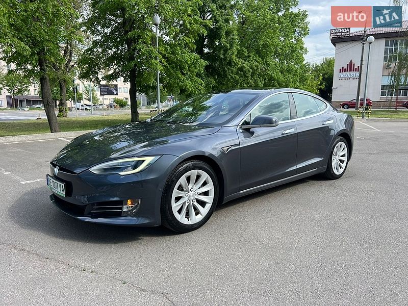 Лифтбек Tesla Model S 2018 в Киеве
