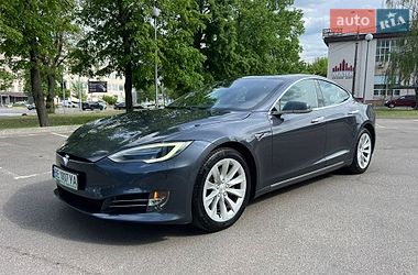 Лифтбек Tesla Model S 2018 в Киеве
