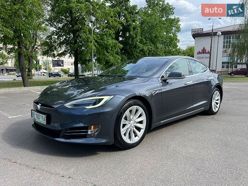 Лифтбек Tesla Model S 2018 в Киеве