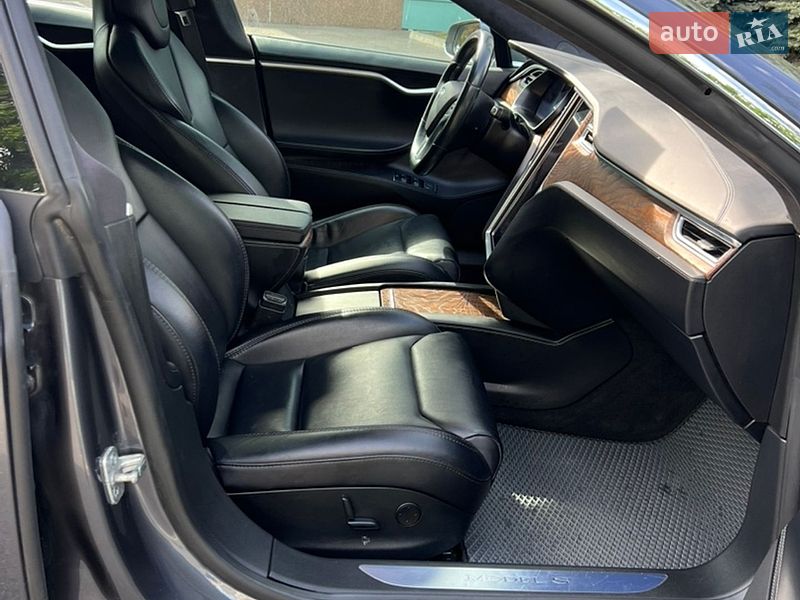 Лифтбек Tesla Model S 2018 в Киеве