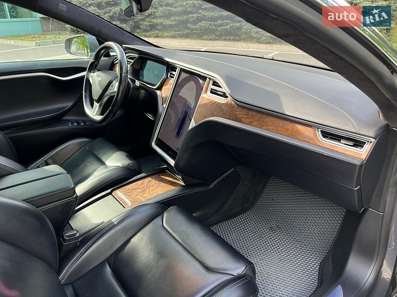 Лифтбек Tesla Model S 2018 в Киеве