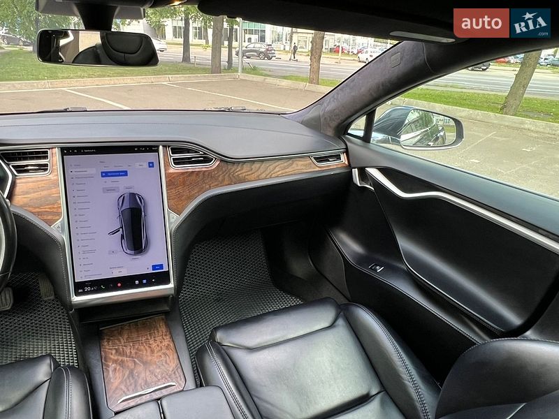Лифтбек Tesla Model S 2018 в Киеве