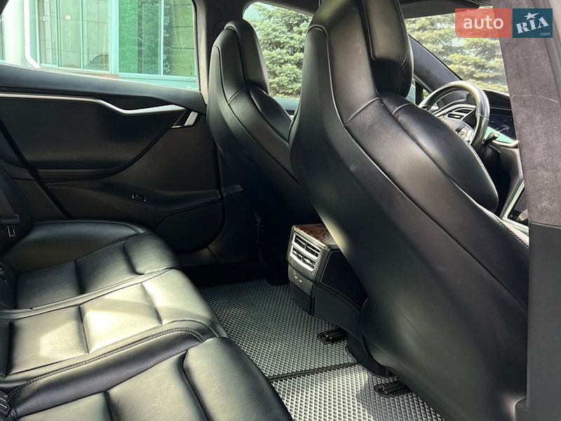 Лифтбек Tesla Model S 2018 в Киеве