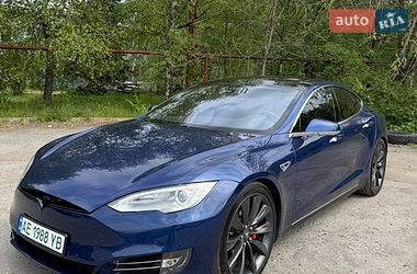 Лифтбек Tesla Model S 2015 в Днепре