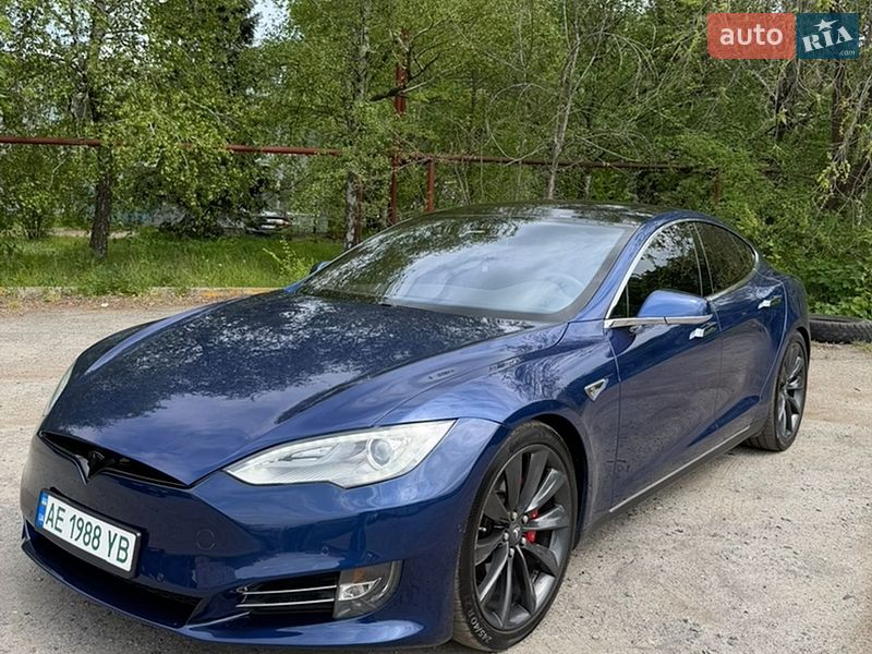 Tesla Model S 2015