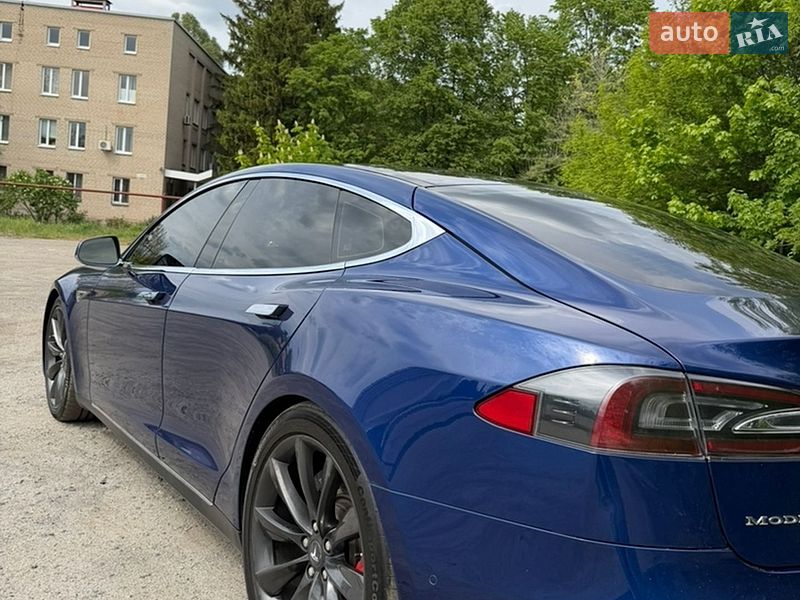 Лифтбек Tesla Model S 2015 в Днепре