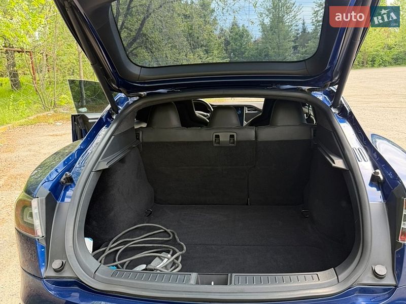 Лифтбек Tesla Model S 2015 в Днепре