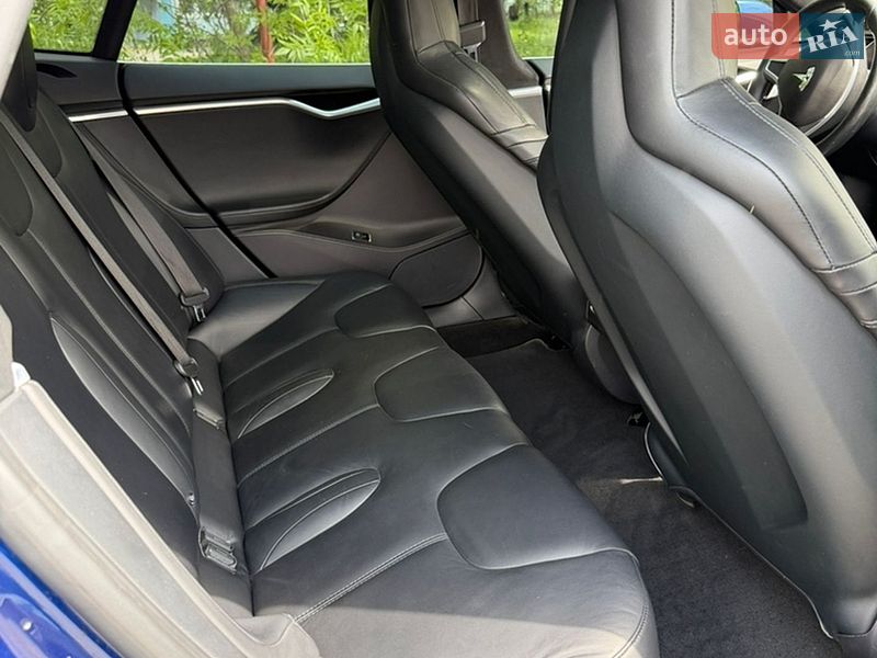 Лифтбек Tesla Model S 2015 в Днепре
