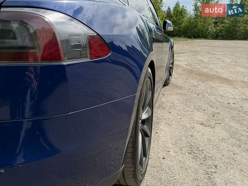 Лифтбек Tesla Model S 2015 в Днепре