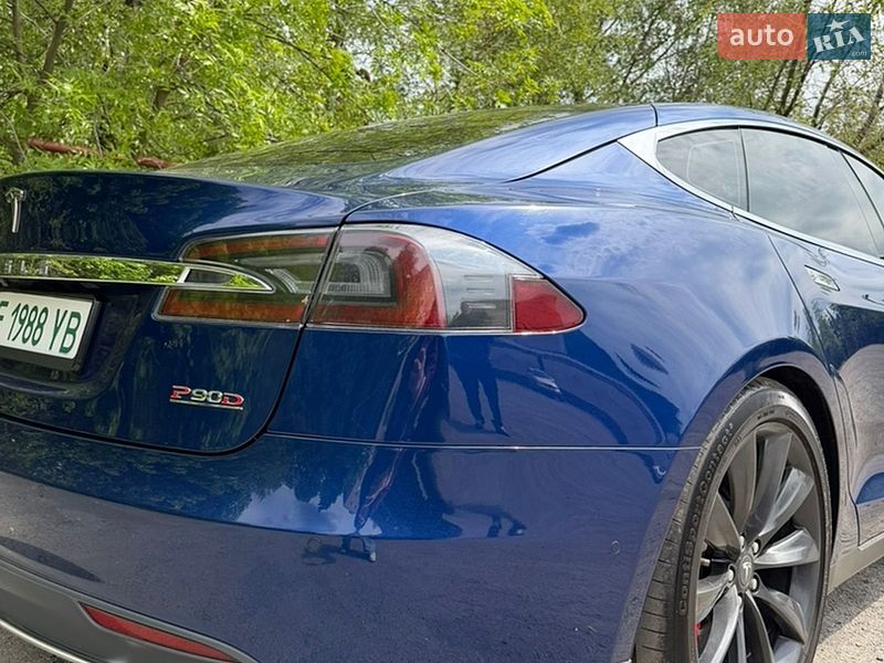 Лифтбек Tesla Model S 2015 в Днепре