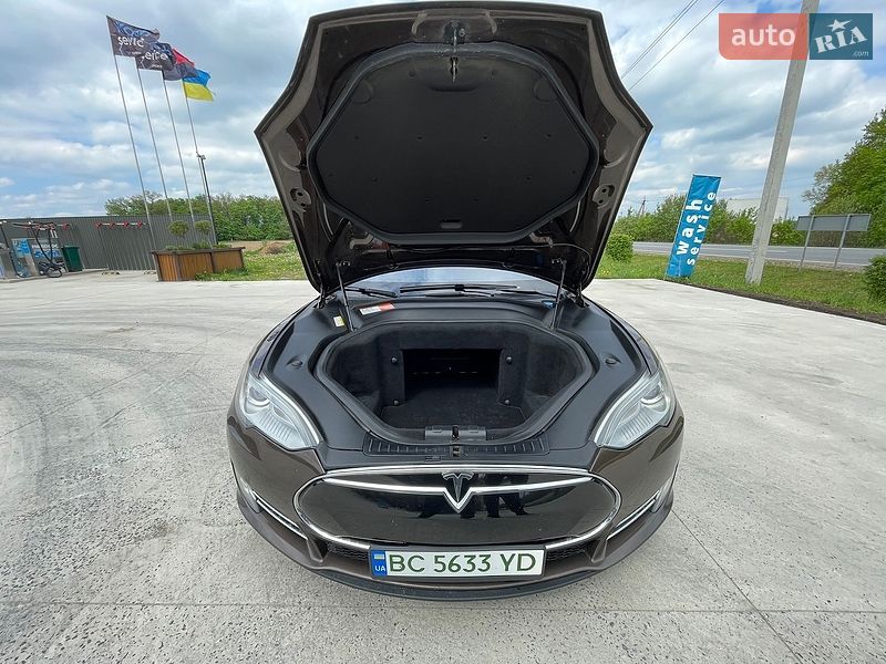 Ліфтбек Tesla Model S 2013 в Чорткові