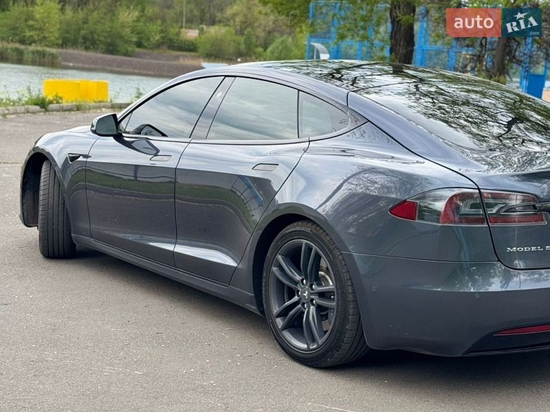 Лифтбек Tesla Model S 2018 в Кривом Роге