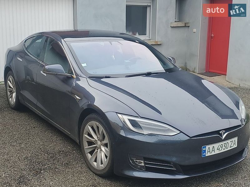Tesla Model S 2019
