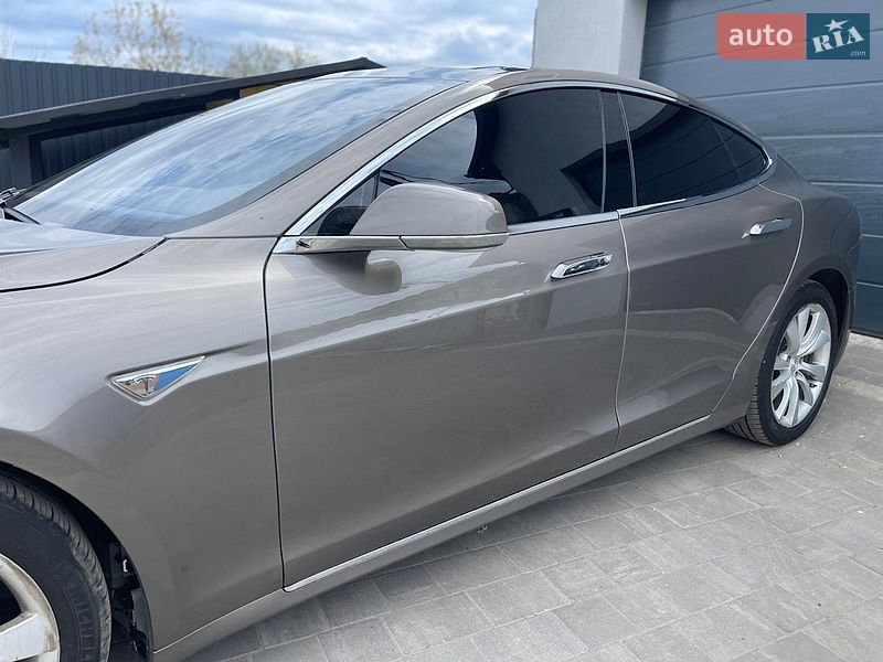 Лифтбек Tesla Model S 2016 в Полтаве фото 14 Лифтбек Tesla Model S 2016 в Полтаве