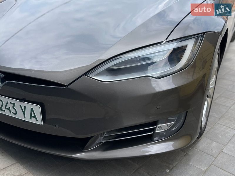 Лифтбек Tesla Model S 2016 в Полтаве фото 44 Лифтбек Tesla Model S 2016 в Полтаве