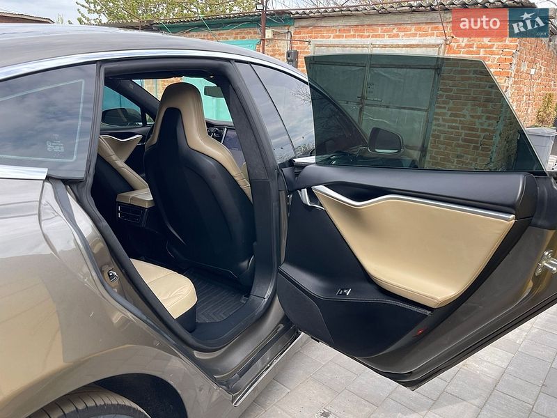 Лифтбек Tesla Model S 2016 в Полтаве фото 56 Лифтбек Tesla Model S 2016 в Полтаве