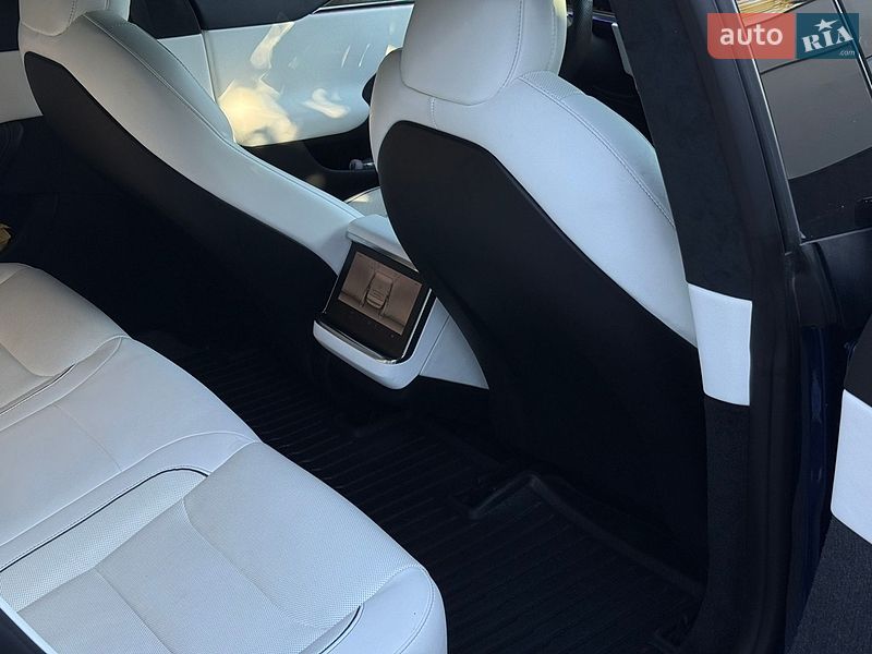 Лифтбек Tesla Model S 2021 в Киеве