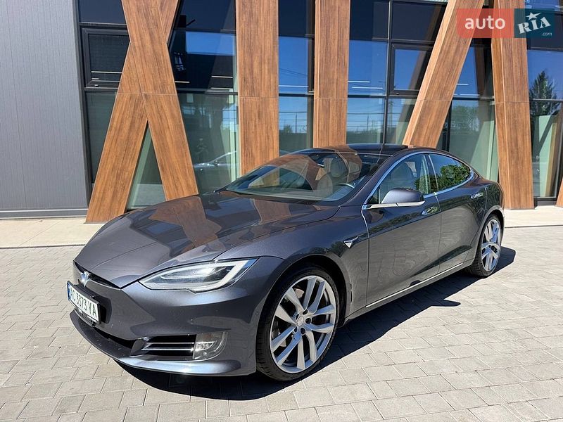 Tesla Model S 2020