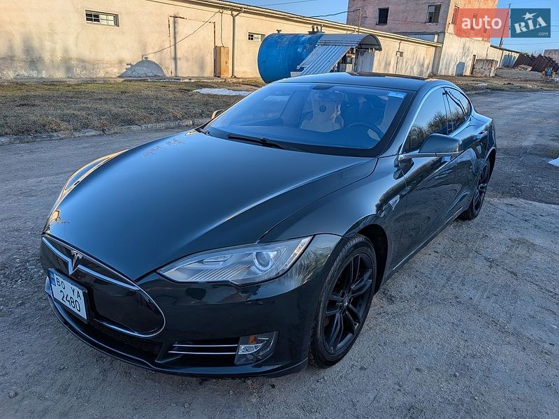 Tesla Model S 2013