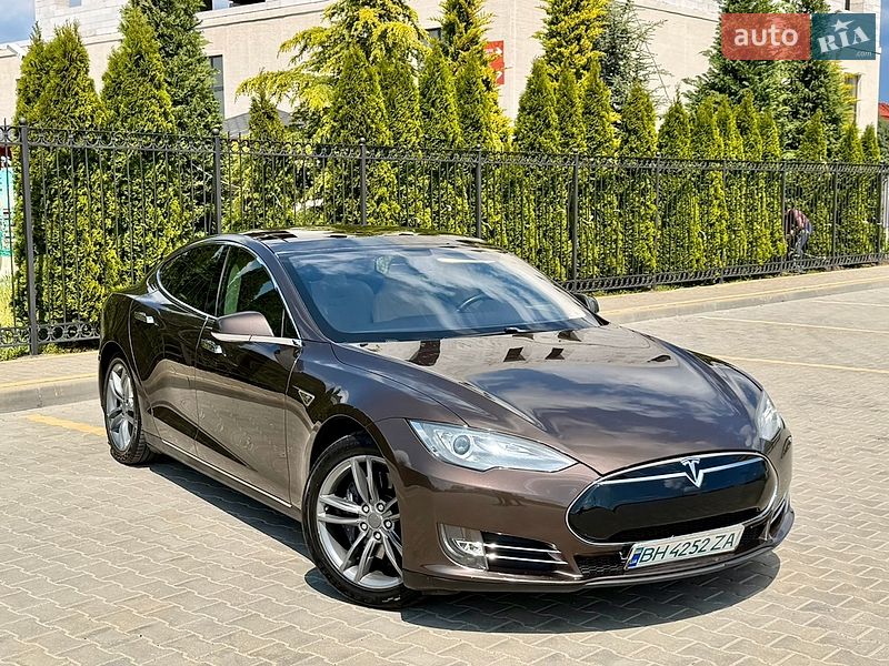 Tesla Model S 2013