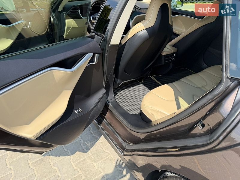 Ліфтбек Tesla Model S 2013 в Одесі фото 31 Ліфтбек Tesla Model S 2013 в Одесі