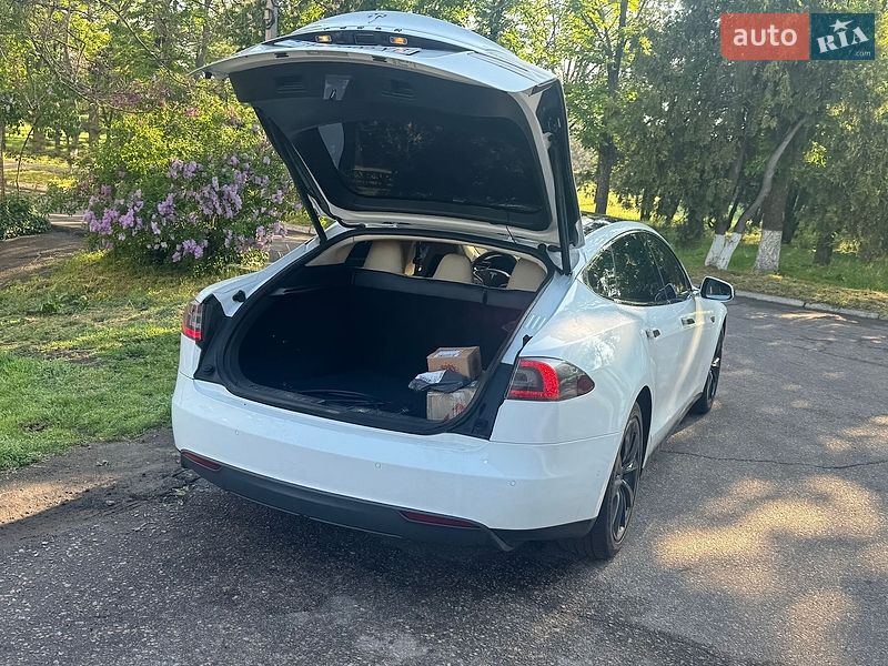 Лифтбек Tesla Model S 2014 в Одессе