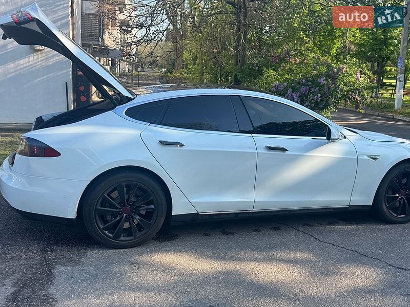 Лифтбек Tesla Model S 2014 в Одессе