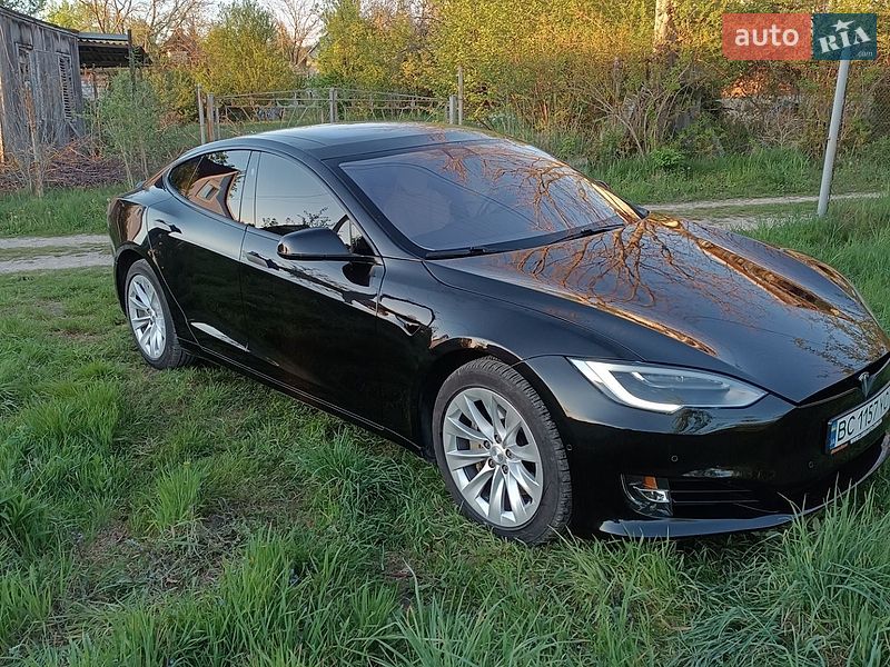 Лифтбек Tesla Model S 2017 в Львове