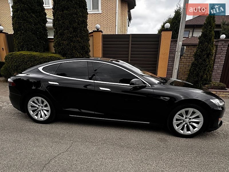 Ліфтбек Tesla Model S 2015 в Києві