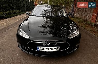 Ліфтбек Tesla Model S 2015 в Києві
