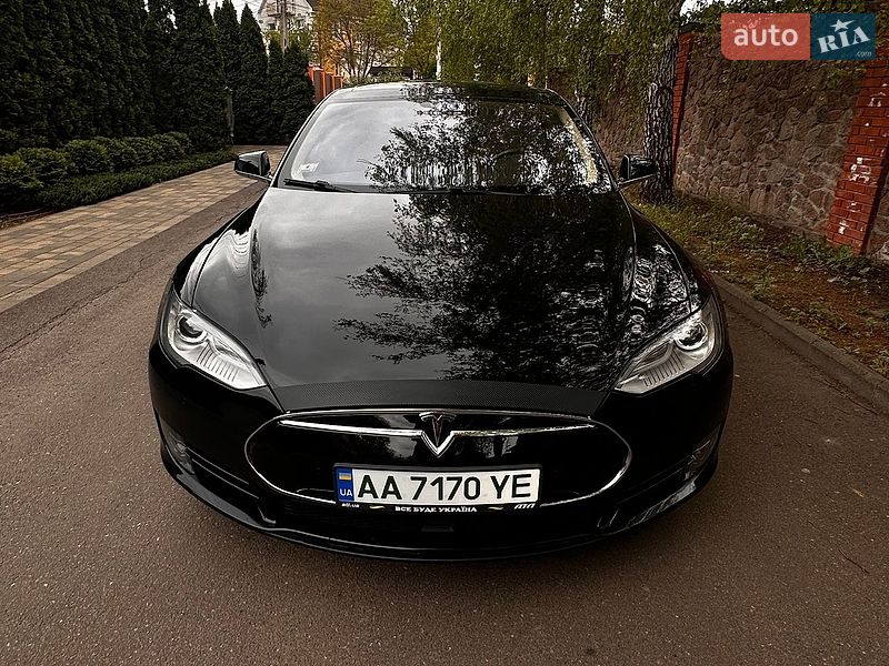 Ліфтбек Tesla Model S 2015 в Києві