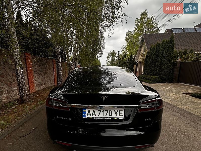 Ліфтбек Tesla Model S 2015 в Києві