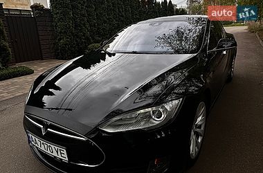 Ліфтбек Tesla Model S 2015 в Києві
